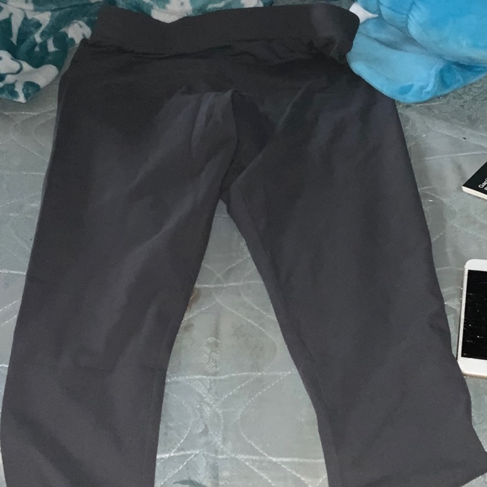 Grey capri leggings